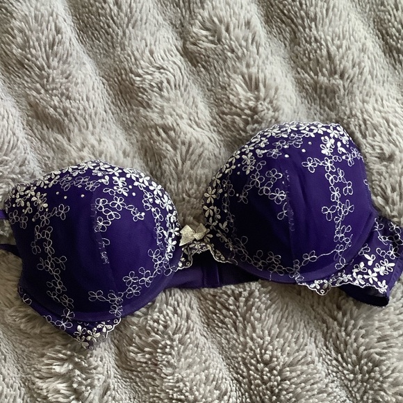 Victoria's Secret Purple and White Lace Bra - Picture 5 of 5